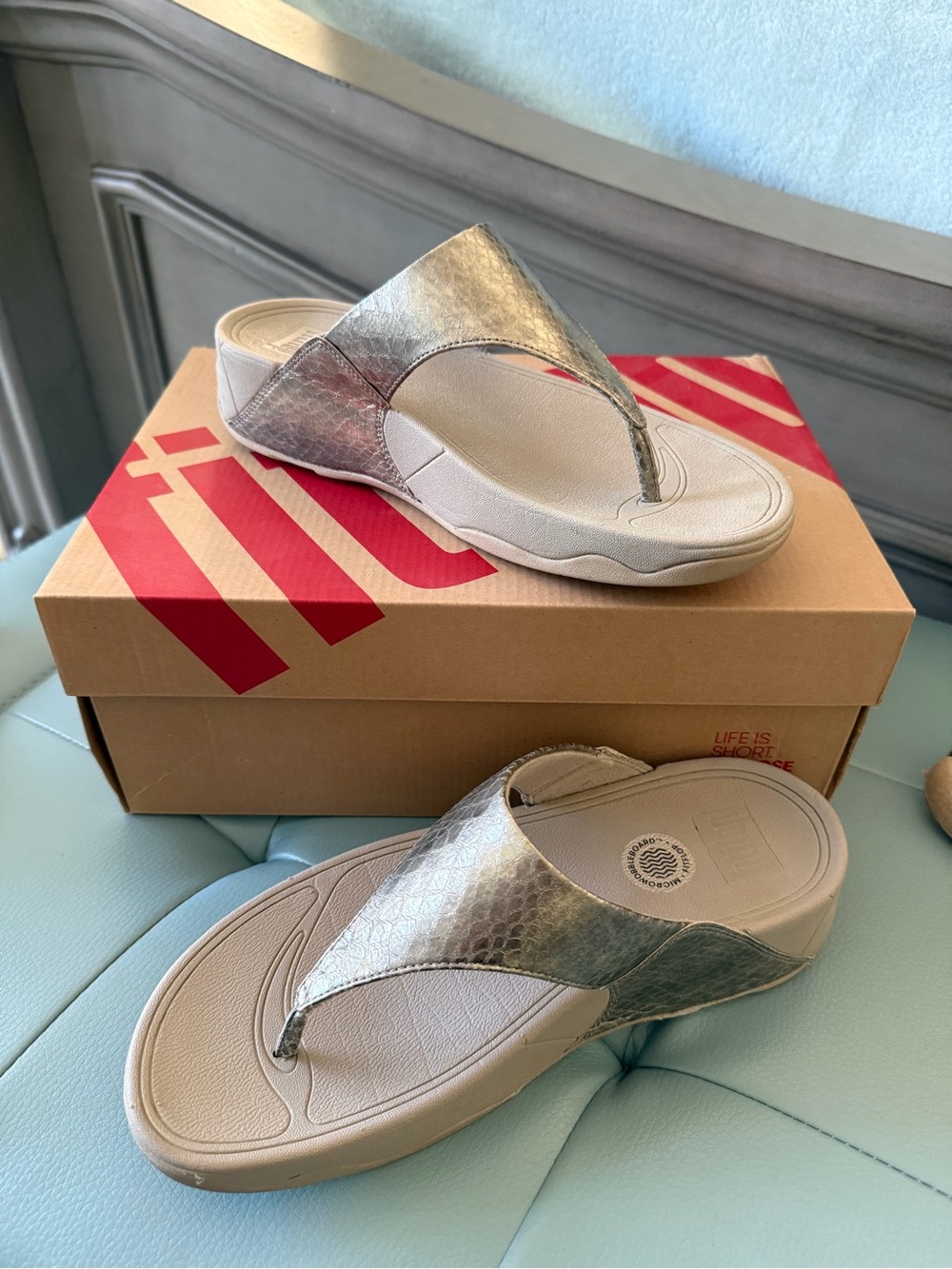 FitFlop Pale Gold Metallic Snake Print Thong Sandal - 8